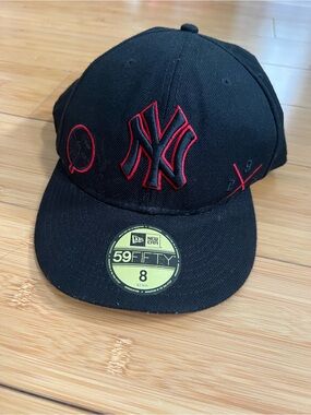 New Era 59FIFTY NY Yankees Black Red Fitted Hat Size 8 Srry New York Spike Lee